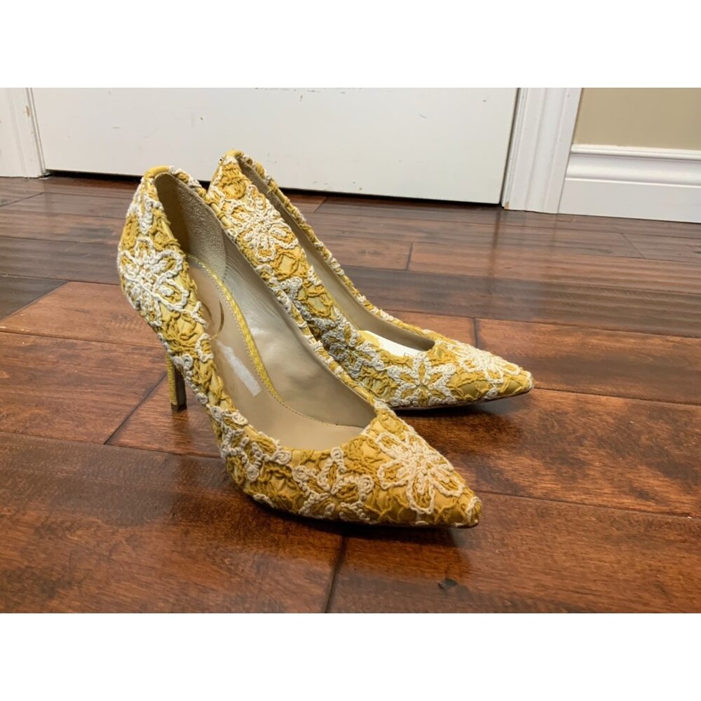 Sam Edelman Hazel Gold & White Embroidered Pump Heels $140, Size 6 (US)